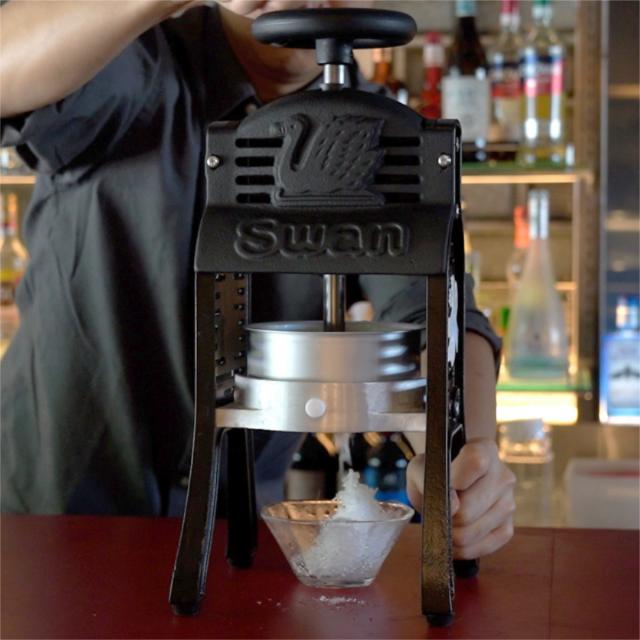 氷削機 かき氷機 BLACK SWAN W ブラックスワン バラ氷対応 業務用 スワン （ 法人限定 手動 ふわふわ かき氷メーカー 手動式かき氷機 レトロ 手回し式 お祭り 出店 イベント 本格的 モダン おしゃれ ）
