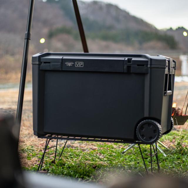 クーラーボックス 65L COREFLUX VIP 座れる 耐荷重100kg （ 保冷 クーラーBOX 保冷ボックス アウトドア用品 65リットル クーラー ボックス BOX 冷蔵ボックス 真空断熱 長時間保冷 氷長持ち キャンプ アウトドア ハンドル 持ち手付き ）