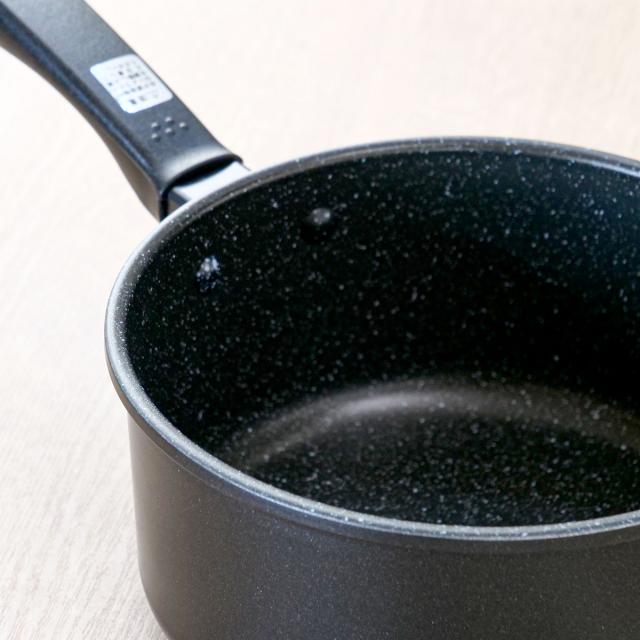 再度、値下げしました。アルミ製片手鍋 中型 蓋付き 再度、値下げしました。アルミ製片手鍋 中型 蓋付き