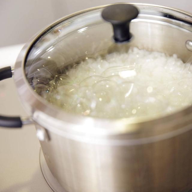 両手鍋 15cm 深型 IH対応 ガラス蓋付き O.E.C. minima 脇雅世 貝印 （ ガス火対応 両手なべ オール熱源対応 オーブン対応 15センチ 小鍋 ソースパン ミルクパン 鍋 なべ 調理器具 キッチン用品 ）の通販は