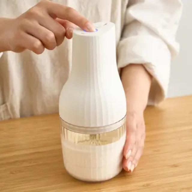 泡立て器 電動 自動生クリームホイッパー 生クリッチ namacrich （ 生クリーム コードレス 充電式 コンパクト 自動 ミニ泡だて器 ホイッパー ホイップクリーム ケーキ 製菓用品 おしゃれ 簡単操作 ）