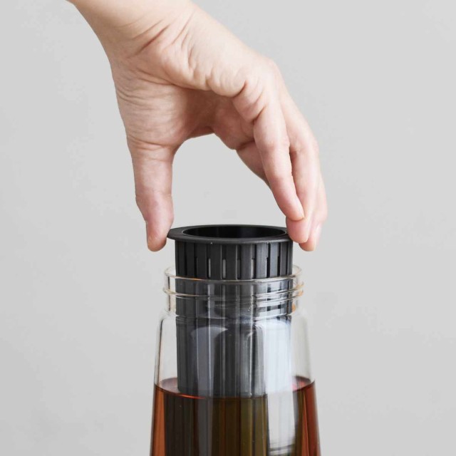 キントー 冷水筒 ピッチャー 1L LUCE コールドブリューカラフェ 耐熱ガラス （ KINTO 電子レンジ対応 食洗機対応 水差し 麦茶ポット 耐熱 ガラス 茶こし付き ストレーナー シンプル おしゃれ 冷水ポット 熱湯 ガラス製 麦茶 ）の通販は