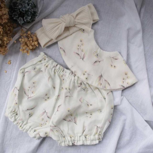 ギフトセット Lien de famille ヘアバンド スタイ ブルマ 3点セット カスミソウ イエロー （ ギフト セット ベビー お祝い 出産祝い おしゃれ 女の子 赤ちゃん よだれかけ 360度 ヘッドバンド かぼちゃパンツ プレゼント ）の通販は 6,050円