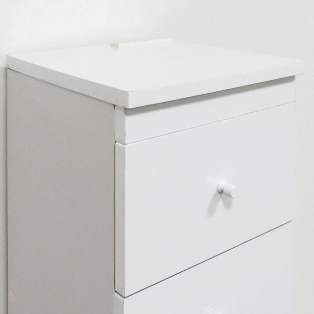 スリムチェスト 幅25cm 4段 キャスター 2口コンセント付 背面化粧 完成品 （ チェスト 引き出し スリム キャビネット 収納 ホワイト ワゴン 棚 ラック すきま収納 隙間 家具 キャスター付 コンセント付 ）
