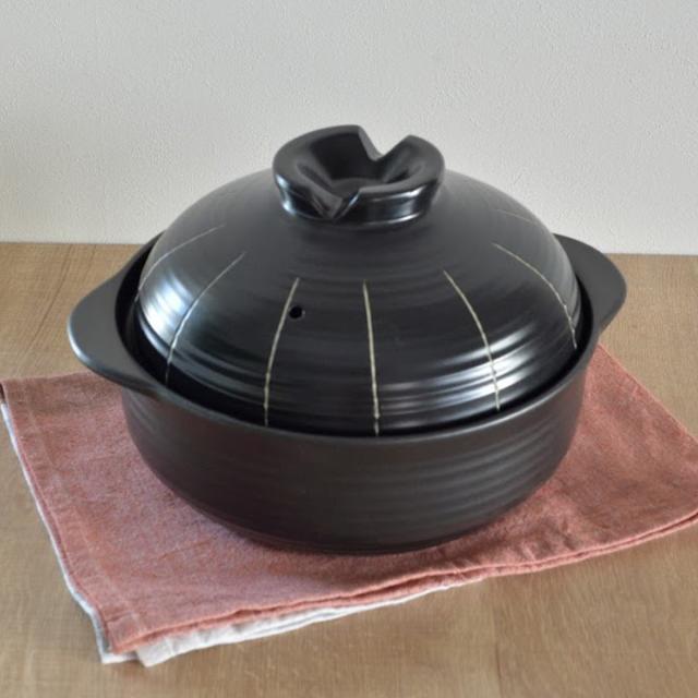土鍋 8号 直火専用 墨十草 ニューなんでも土鍋 （ ガス火専用 卓上鍋 二重蓋 蒸し皿付き 蒸し鍋 8号土鍋 3人用 4人用 多機能土鍋 目皿付き 直火土鍋 両手鍋 季節鍋 土鍋ご飯 ）