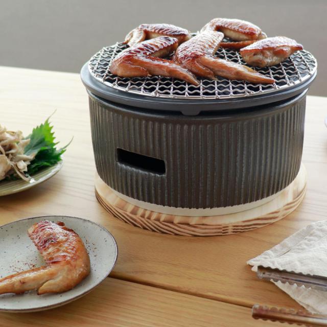 炭焼きグリル 大 陶器 日本製 ロロ The Chef 卓上コンロ 七輪 （ LOLO 水コンロ 美濃焼 炭焼き SALIU グリル 炭火焼き 丸型 金網付き 金網 敷板付き バーベキュー BBQ 焼き鳥 焼肉 餅 海鮮焼き 炭 炭火 おうち焼肉 ）_8