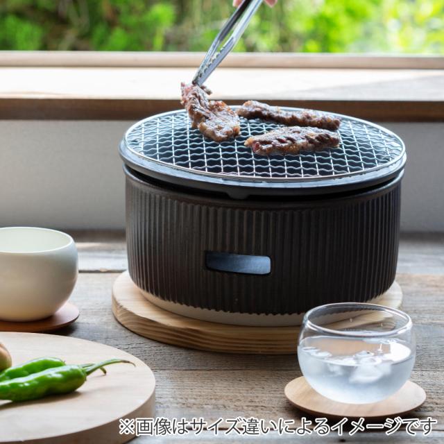 炭焼きグリル 小 陶器 日本製 ロロ The Chef 卓上コンロ 七輪 （ LOLO 水コンロ 美濃焼 炭焼き SALIU グリル 炭火焼き 丸型 ミニ 金網付き 金網 敷板付き バーベキュー BBQ 焼き鳥 焼肉 餅 海鮮焼き 炭 炭火 おうち焼肉 ）_4