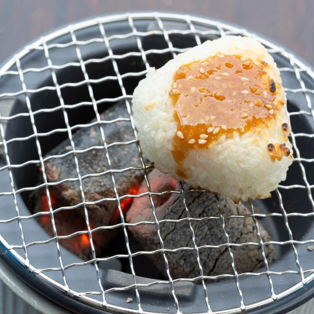 炭焼きグリル 小 陶器 日本製 ロロ The Chef 卓上コンロ 七輪 （ LOLO 水コンロ 美濃焼 炭焼き SALIU グリル 炭火焼き 丸型 ミニ 金網付き 金網 敷板付き バーベキュー BBQ 焼き鳥 焼肉 餅 海鮮焼き 炭 炭火 おうち焼肉 ）_6