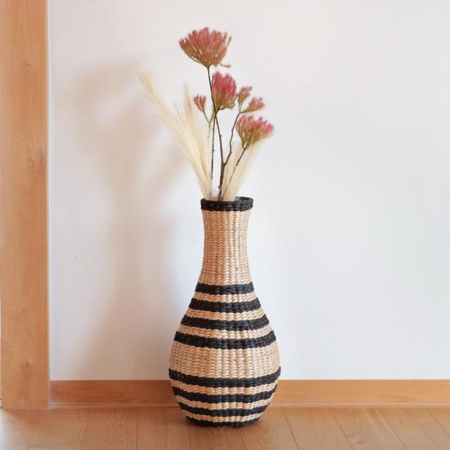 花瓶 ヤニス タレック フラワーベース （ ラタンベース 天然素材 花器 ベース 籐 ドライフラワー フェイクグリーン モダンアフリカン 花瓶 花びん バスケット かご 花入れ 丈夫 軽量 籐ベース フラワーベース ラタン素材 民族的 ）の通販は 7,303円