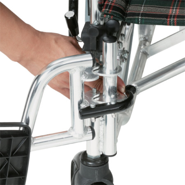 多機能車いす 跳ね上げ式スイングアウトタイプ 介助式背折れ型