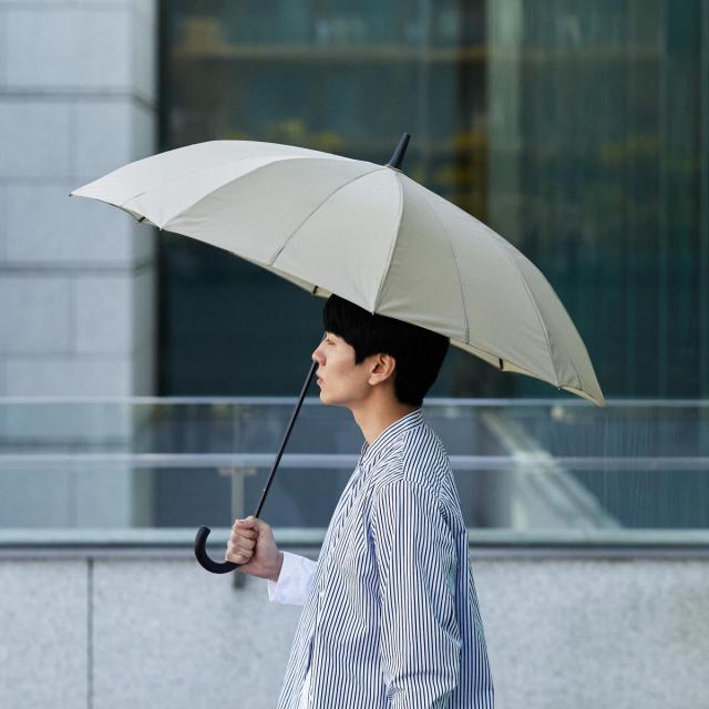 マーナ 傘 Shupatto アンブレラ 62cm （ marna レディース メンズ 晴雨兼用 かさ おしゃれ かわいい 雨傘 日傘 長傘 便利 スライド 手が濡れない ベルトなし 無地 大人 UVカット シュパット 16本骨 男女兼用 ）の通販は