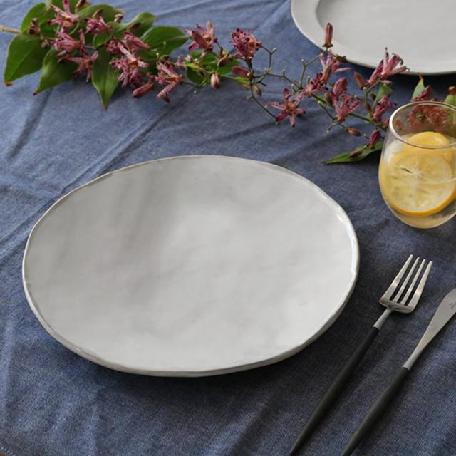 プレート 26cm ラウンド Calin 皿 洋食器 陶器 日本製 同色3枚セット （ お皿 電子レンジ対応 食洗機対応 大皿 メイン皿 パスタ皿 ワンプレート 大皿料理 おしゃれ 食器 グレー モノトーン ）