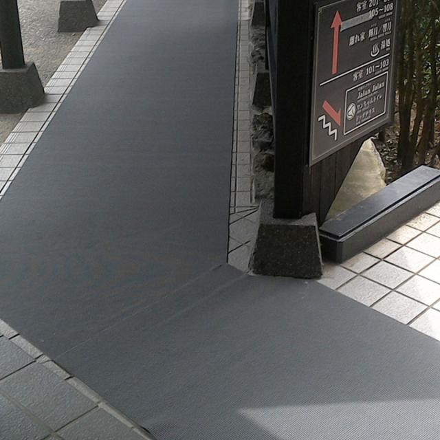 業務用マット ダイヤマットR1 1×10M巻き （ 法人限定 塩ビシート 滑り止めマット ゴム マット 床材 滑り止め 幅100cm 防炎適合品 業務用 床 すべり止め ラバーマット ゴムマット ゴムシート 塩ビマット ）