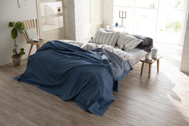 リメイクデニム マルチカバーハンドメイドざっくりベットカバー約２００✖️約190 リメイクデニム マルチカバーハンドメイドざっくりベットカバー