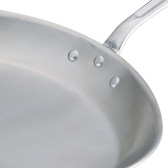 オーバル型フライパン 41cm 横型 アルミ製 中尾アルミ ( ガス火対応 オーブン可 炒め鍋 いため鍋 フライパン オパールフライパン 楕円型 軽い 41センチ プロ仕様 高品質 アルミフライパン オーバルパン 軽量 日本製 )の通販は オーバル型フライパン 41cm 横型 アルミ製 中尾アルミ ( ガス火対応 オーブン可 炒め鍋 いため鍋 フライパン オパールフライパン 楕円型 軽い 41センチ プロ仕様 高品質 アルミフライパン オーバルパン 軽量 日本製 )の通販は