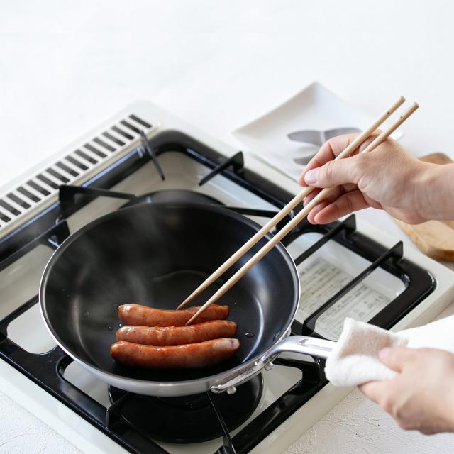 フライパン 33cm アルミ製 フッ素樹脂加工 シルクフライパン 日本製 中尾アルミ 業務用 （ ガス火対応 直火専用 炒め鍋 いため鍋 金属ヘラOK ふっ素加工 軽い 33センチ フッ素コーティング 軽量 プロ仕様 プロ用 プロユース ） その他フライパン