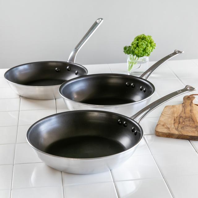フライパン 33cm アルミ製 フッ素樹脂加工 シルクフライパン 日本製 中尾アルミ 業務用 （ ガス火対応 直火専用 炒め鍋 いため鍋 金属ヘラOK ふっ素加工 軽い 33センチ フッ素コーティング 軽量 プロ仕様 プロ用 プロユース ） その他フライパン