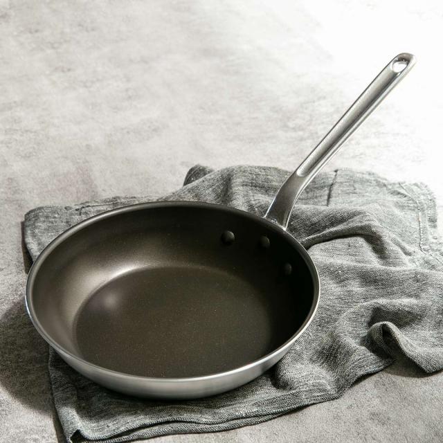 フライパン 33cm アルミ製 フッ素樹脂加工 シルクフライパン 日本製 中尾アルミ 業務用 （ ガス火対応 直火専用 炒め鍋 いため鍋 金属ヘラOK ふっ素加工 軽い 33センチ フッ素コーティング 軽量 プロ仕様 プロ用 プロユース ） その他フライパン