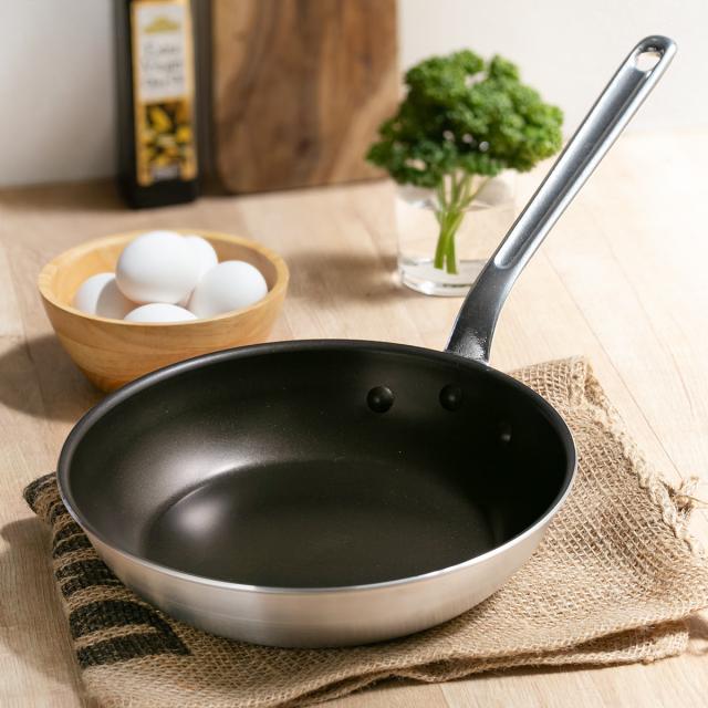 フライパン 33cm アルミ製 フッ素樹脂加工 シルクフライパン 日本製 中尾アルミ 業務用 （ ガス火対応 直火専用 炒め鍋 いため鍋 金属ヘラOK ふっ素加工 軽い 33センチ フッ素コーティング 軽量 プロ仕様 プロ用 プロユース ） その他フライパン