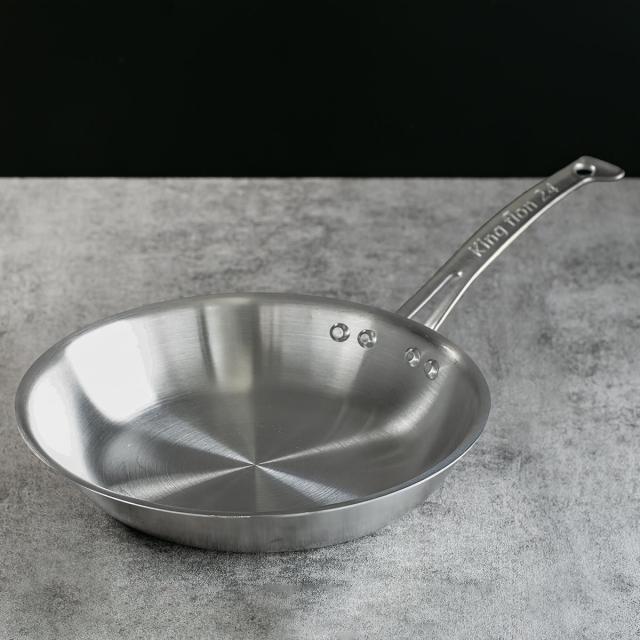 フライパン 24cm IH対応 浅型 ステンレス製 キングフロン ノーメイクフライパン 中尾アルミ （ ガス火対応 オール熱源対応 炒め鍋 いため鍋 金属ヘラOK 24センチ ステンレスフライパン ノーメイク仕様 プロ仕様 プロ用 プロユース ）の通販は
