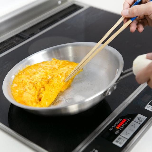 フライパン 24cm IH対応 浅型 ステンレス製 キングフロン ノーメイクフライパン 中尾アルミ （ ガス火対応 オール熱源対応 炒め鍋 いため鍋 金属ヘラOK 24センチ ステンレスフライパン ノーメイク仕様 プロ仕様 プロ用 プロユース ）の通販は