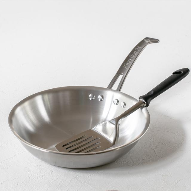 フライパン 24cm IH対応 浅型 ステンレス製 キングフロン ノーメイクフライパン 中尾アルミ （ ガス火対応 オール熱源対応 炒め鍋 いため鍋 金属ヘラOK 24センチ ステンレスフライパン ノーメイク仕様 プロ仕様 プロ用 プロユース ）の通販は