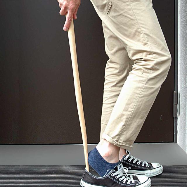 靴べら ロクサン 高さ71cm スタンド付き （ 靴ベラ くつべら ロング 木製 おしゃれ シンプル 63 立ったまま 玄関小物 プレゼント 玄関 雑貨 靴 収納 玄関収納 革靴 スニーカー ）_1