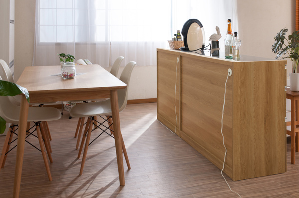 キッチンカウンター 幅110cm 上段引出し3杯 木目調タイプ ステンレストップ 日本製 完成品 （ 木目調 2口コンセント 国産 キッチンボード 背面化粧 台所 お手入れ簡単 食器収納 フルスライドレール ホワイト 白 木目 キッチン ）の通販は