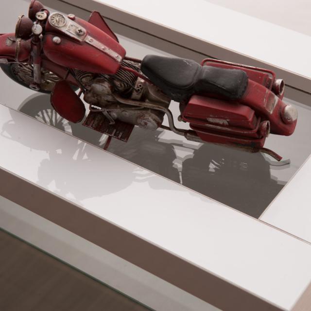 コレクションボード ガラス棚タイプ 幅90cm 艶有り仕上げ （ recta コレクションラック ディスプレイ 収納 棚 引出し 艶あり 組み合わせ ガラス天板 ハイグロス仕上げ 引き戸 ホワイト 可動棚 奥行スリム 薄型 ）_6