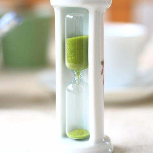 砂時計 陶器製のかわいい三分砂時計 瀬戸焼 （ 陶器製 3分 タイマー