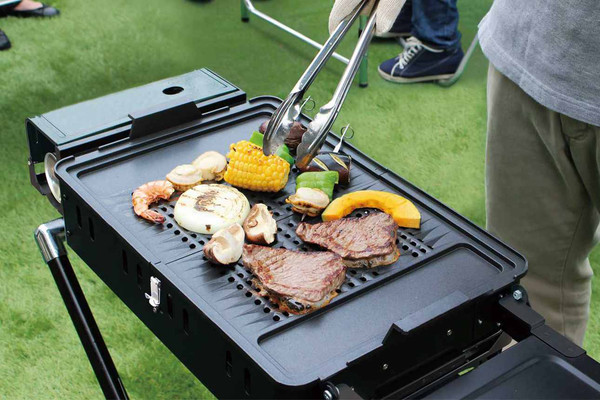 バーベキュー グリル カセットガス式 クイックリー2 （ アウトドア レジャー BBQ バーベキューグリル ガス式 折りたたみ バーべキューコンロ サイドテーブル付 テーブル付 電池式イグナイター フッ素樹脂加工 タイヤ付 ）