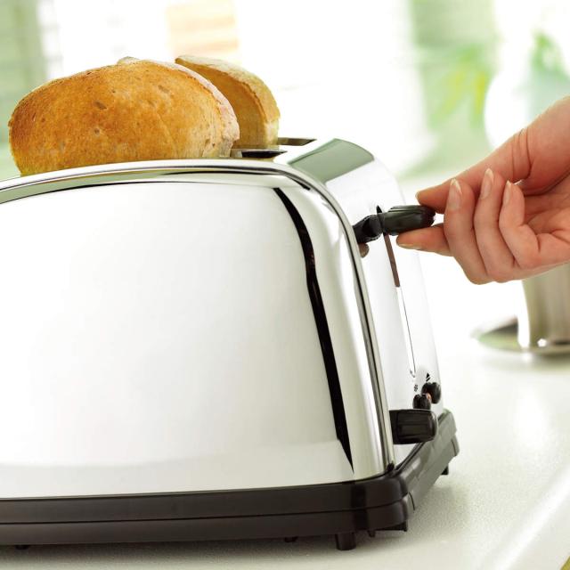 Russell Hobbs ポップアップトースター 2枚 クラシックトースター （ ラッセルホブス 調理家電 キッチン家電 トースター 冷凍パン対応 料理家電 パン焼き トースト パンくずトレー付き 朝食 食パン 山型パン おしゃれ ）_3