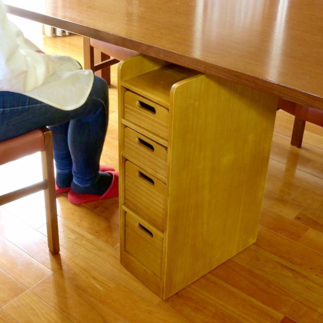 トレイワゴン 幅20cm 4段 天然木 桐製 完成品 キャスター付 （ ワゴン トレー 桐 収納 引き出し 木製 サイドワゴン 可動棚 キリ 家具 隙間収納 隠しキャスター ）