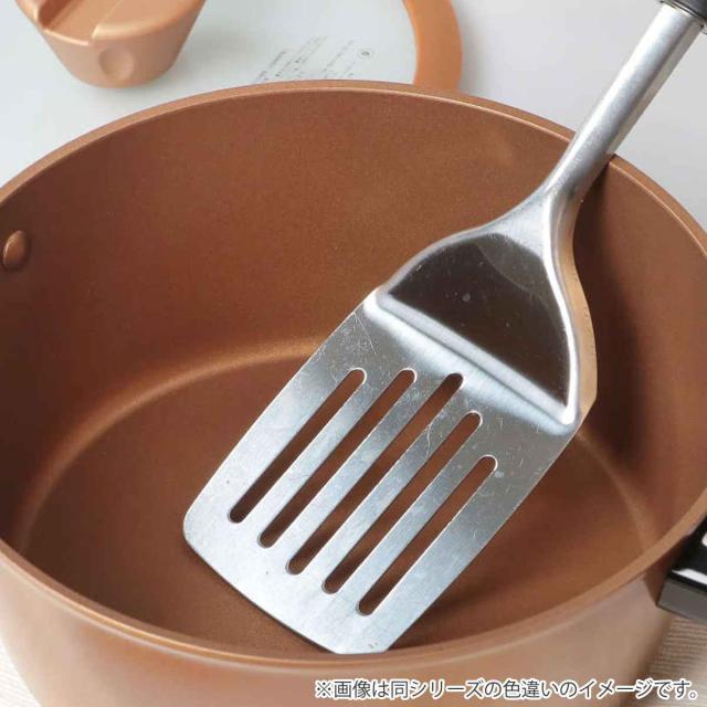両手鍋 24cm IH対応 VISIONS GOLD Coating Black シチューポット （ お鍋 ガス火対応 オール熱源対応 ガラス蓋付き 24センチ なべ ブラック アルミ製両手鍋 軽量 軽い 調理器具 キッチン用品 金属ヘラOK ）_1