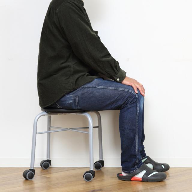 スツール 2脚セット 丸 キャスター 耐荷重100kg 座面高42cm （ 作業椅子 椅子 チェア イス コンパクト 小さい 座ったまま 移動 低い 姿勢 軽量 スタッキング 積み重ね 日本製 完成品 工場 オフィス ガレージ サロン ）_5