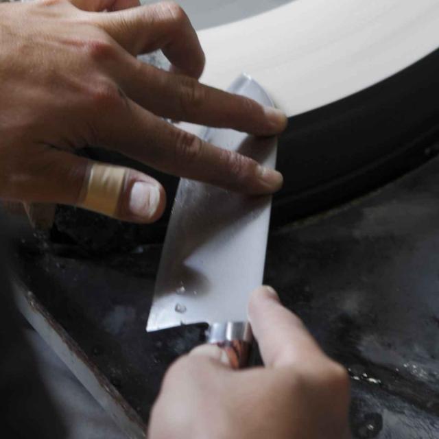 三徳包丁 刃渡り18cm 濃州正宗作 粉末ハイス鋼割込 日本製 （ 包丁 万能包丁 料理包丁 分化包丁 日本製 18センチ 粉末ハイス鋼 切れ味抜群 キッチンナイフ キッチンツール ）の通販は