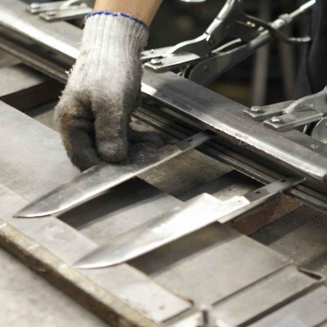 三徳包丁 刃渡り18cm 濃州正宗作 粉末ハイス鋼割込 日本製 （ 包丁 万能包丁 料理包丁 分化包丁 日本製 18センチ 粉末ハイス鋼 切れ味抜群 キッチンナイフ キッチンツール ）の通販は