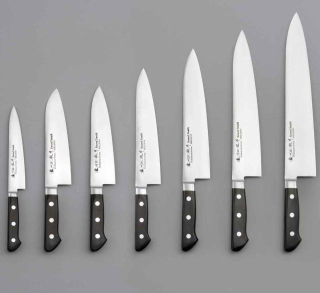 三徳包丁 刃渡り180mm 濃州正宗作 プロフェッショナル8A （ 包丁 万能包丁 料理包丁 分化包丁 日本製 18センチ AUS-8 モリブデン鋼 切れ味抜群 キッチンナイフ キッチンツール 三徳包丁 日本製）_2
