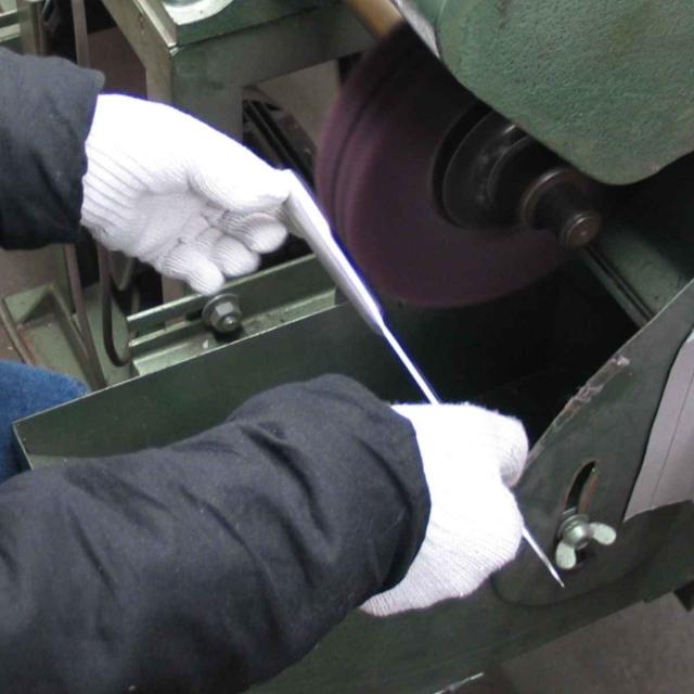 三徳包丁 刃渡り180mm 濃州正宗作 プロフェッショナル8A （ 包丁 万能包丁 料理包丁 分化包丁 日本製 18センチ AUS-8 モリブデン鋼 切れ味抜群 キッチンナイフ キッチンツール 三徳包丁 日本製）_5