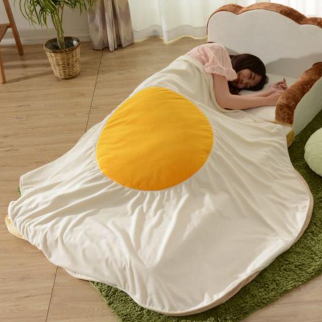 ブランケット 目玉焼き 中綿入り 毛布 XL （ もうふ ひざ掛け 膝掛け ひざかけ 肩掛け 大判 目玉焼 めだまやき プレゼント ギフト 洗える ）の通販は 6,783円