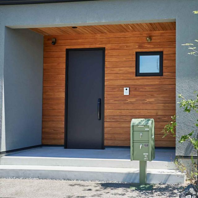 ポスト 宅配BOX付ポストスタンド U.S. （ 郵便ポスト 宅配 ボックス 一戸建て用 据え置き 置き配用ボックス 郵便 郵便受け デザインポスト 鍵 2段 宅配BOX ポスト一体型 スタンド 戸建 屋外 メールボックス 小型 おしゃれ ）