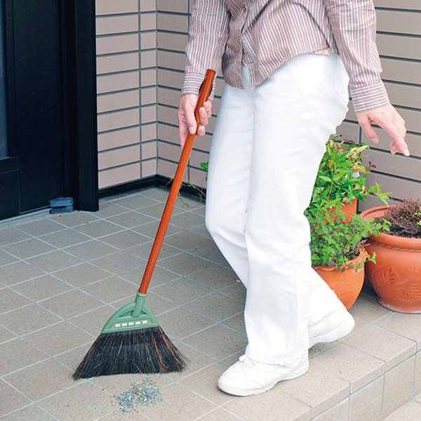 ほうき 屋外 短柄 室外ほうき 柄付き 箒 ホーキ ホウキ 玄関 ベランダ 庭 掃除 用具 清掃 用品 溝 外 掃き掃除 掃く ガレージ 駐車場 の通販はau Pay マーケット インテリアパレット