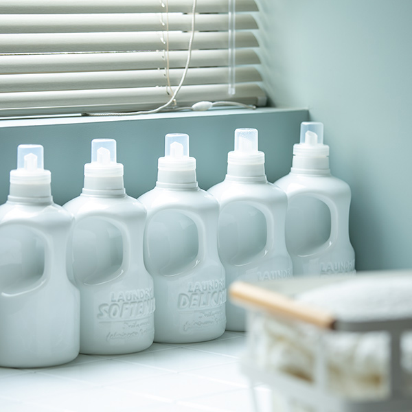 詰め替えボトル Laundry White 無地 詰め替え用ボトル 詰め替え容器 洗濯用品 洗濯洗剤 洗濯 洗剤 ボトル 詰め替え 詰替え 詰め替え用の通販はau Pay マーケット リビングート
