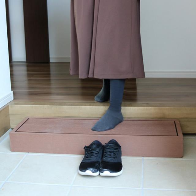 ステップ 人工木ウッドデッキ ecofeel エコフィール 2台セット （ ガーデンデッキ 人工木デッキ 樹脂 DIY パーツ ウッドパネル 踏み台 掃き出し窓 連結 人工木材 バルコニー 庭 外構 組立て簡単 組合せパーツ 縁台 ）の通販は