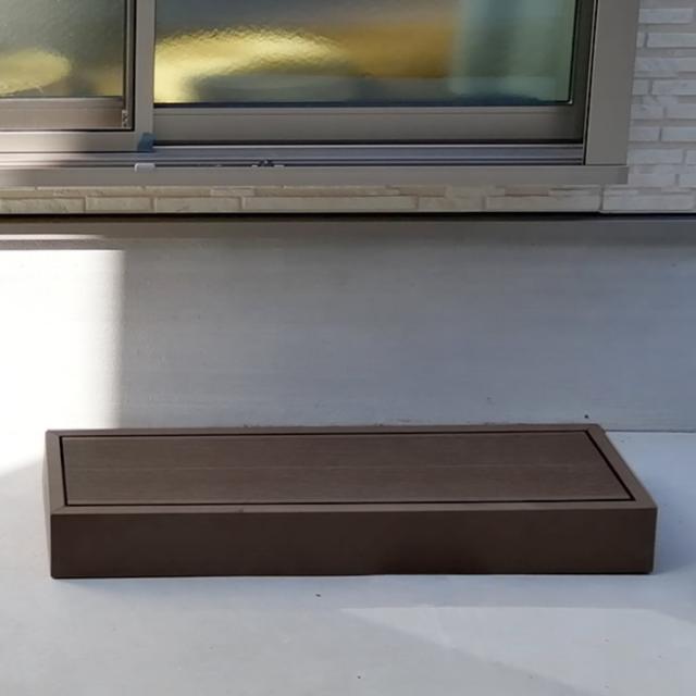 ステップ 人工木ウッドデッキ ecofeel エコフィール 2台セット （ ガーデンデッキ 人工木デッキ 樹脂 DIY パーツ ウッドパネル 踏み台 掃き出し窓 連結 人工木材 バルコニー 庭 外構 組立て簡単 組合せパーツ 縁台 ）の通販は