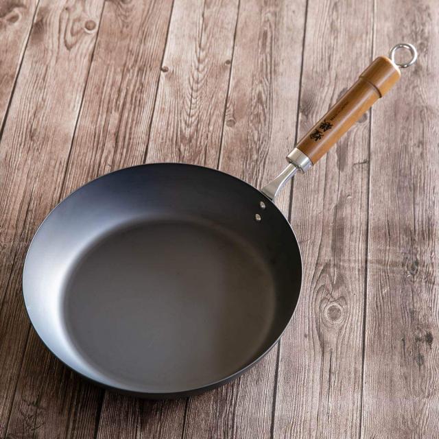 鉄フライパン 28cm 煌鉄 窒化加工 日本製 （ IH対応 ガス火対応 炒め鍋 いため鍋 フライパン 鉄のフライパン 28センチ 鉄製 空焼き不要 油引き不要 鉄製フライパン 鉄製調理器具 ）の通販は 8,250円