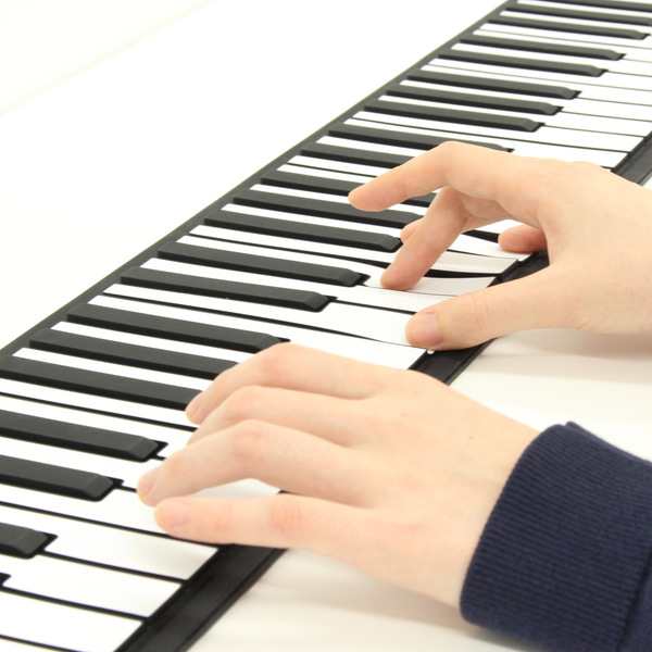 ピアノ 電子ピアノ コンパクト 61鍵盤 ロールアップピアノ （ ロールピアノ 電子ロールピアノ 電子キーボード 巻ける 折りたたみ  持ち運の通販はau PAY マーケット - お弁当グッズのカラフルBOX | au PAY マーケット－通販サイト