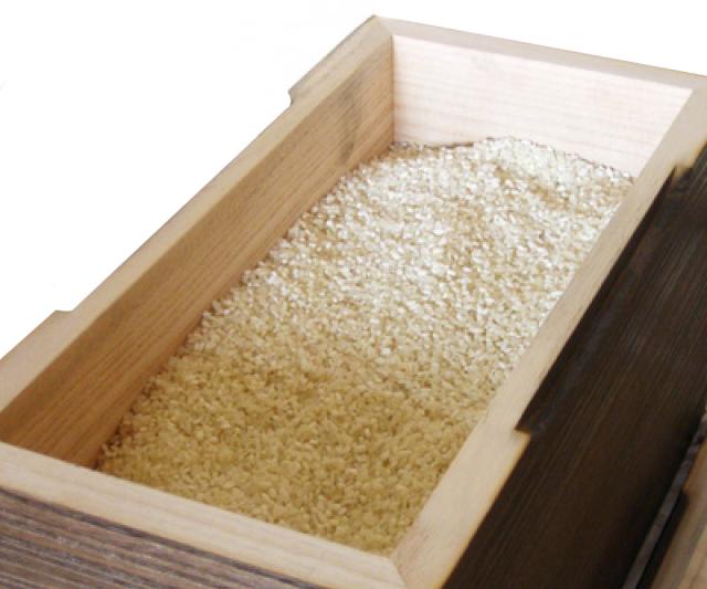 米びつ 5kg 桐の米びつ 焼桐 一合升 すり切り棒付き （ 密閉 日本製 米櫃 こめびつ おしゃれ 調湿 防虫 桐 軽量 5キロ 和風 桐製米びつ お米 収納 保存 升付き ストッカー 米びつ5キロ 米びつ 5kg 密閉 米びつ 桐 米びつ おしゃれ）_2