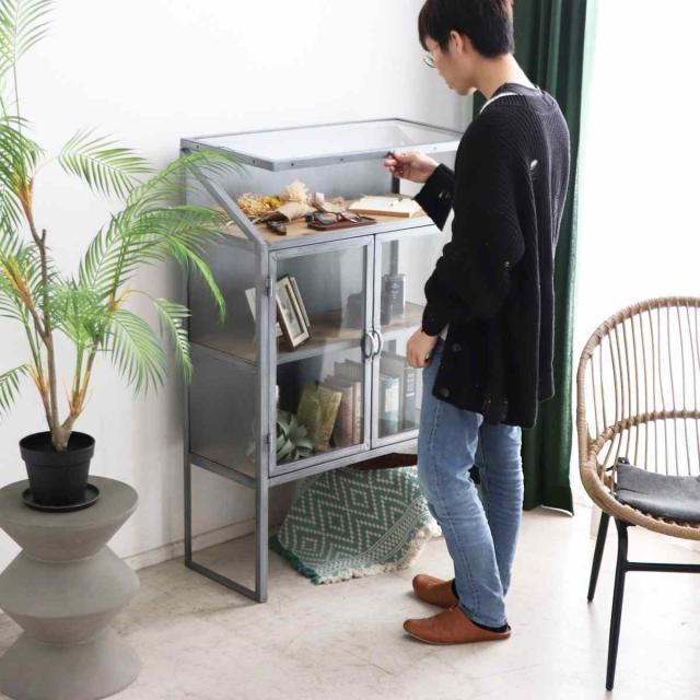 ディスプレイラック 幅80cm アンティーク調 ガラス 完成品 （ ショーケース 飾り棚 ラック 棚 ガラス製 フラップ扉 什器 エイジング加工 コレクションケース パイン古材 ）