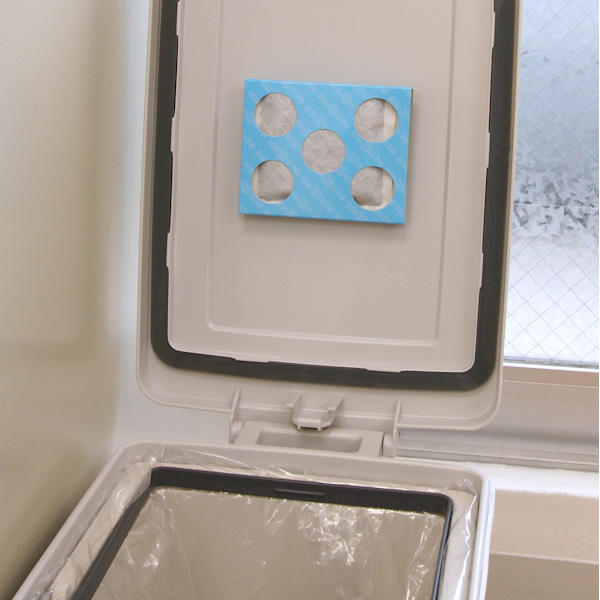 消臭剤 生ごみ用 強力消臭 ごみ箱 ゴミ箱 炭 ダストボックス 生ゴミ 簡単取り付け 臭い取り 生ごみ キッチン 悪臭 におい ニオイ 抑制の通販はau Pay マーケット リビングート